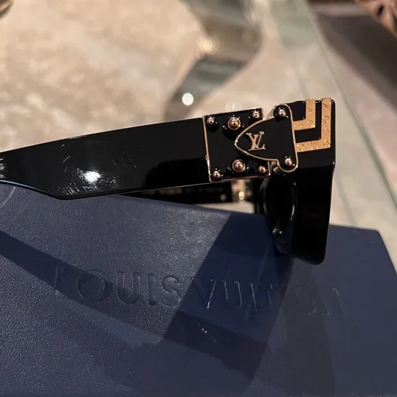 Louis Vuitton Black Sunglasses with Gold Details - Picture 8 of 11